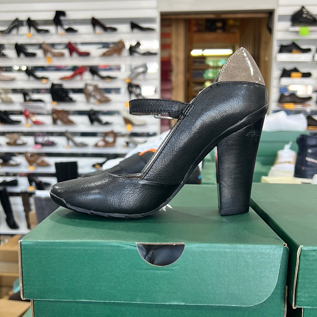 Kenneth Cole Reaction Joy Toy Le Heels