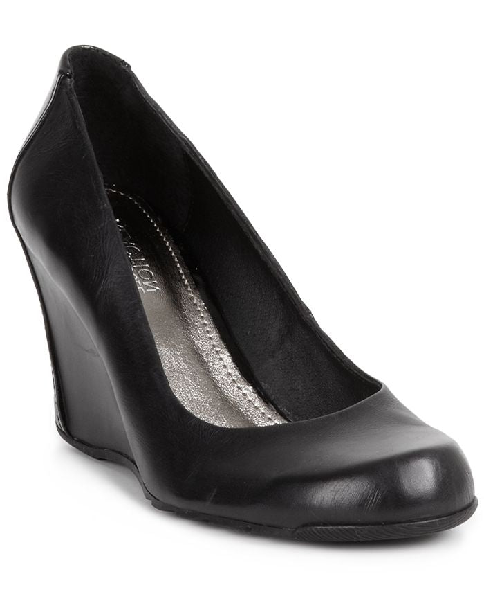 Kenneth Cole REACTION Women's Did U Tell Wedge Pump