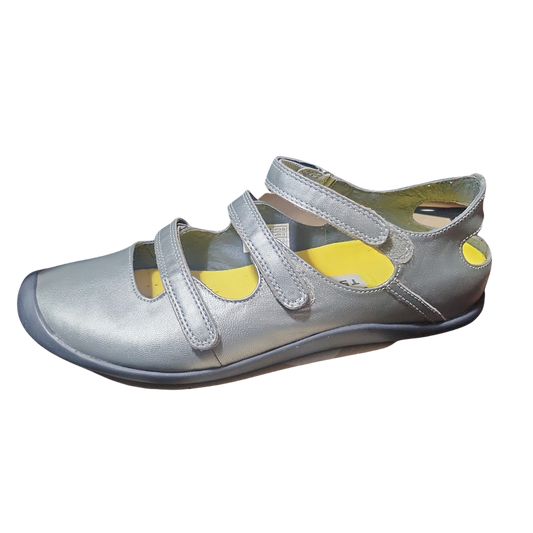 Tsubo EDFU Women's Metallic Silver Slip-On